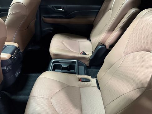 Used 2024 Toyota Grand Highlander AWD image 49