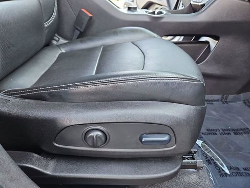 Used 2024 GMC Terrain SLT image 25