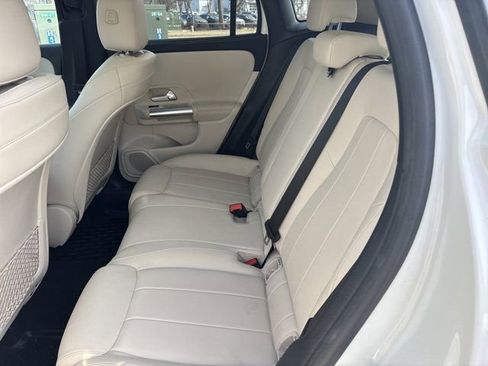 Used 2021 Mercedes-Benz GLA 250 4MATIC image 16