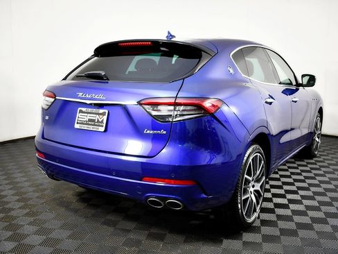 Used 2021 Maserati Levante image 11