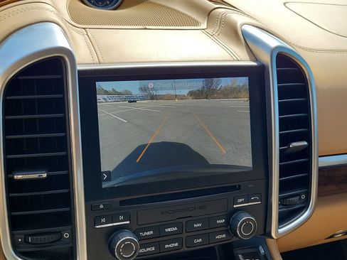 Used 2017 Porsche Cayenne Platinum Edition image 30