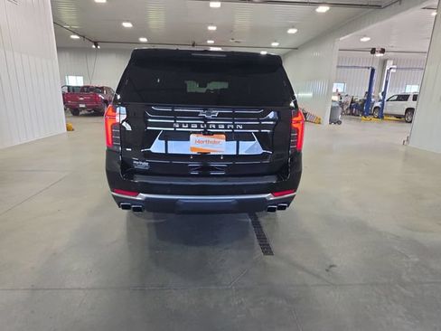 Used 2025 Chevrolet Suburban High Country AWD/4WD image 7