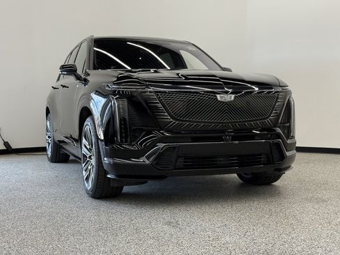 Used 2026 Cadillac Vistiq Platinum w/ LPO, Floor Liner Package AWD/4WD image 2