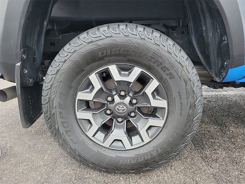 Used 2021 Toyota Tacoma TRD Off-Road w/ Technology Package image 6