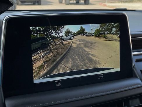 Used 2022 Chevrolet Tahoe Z71 image 18