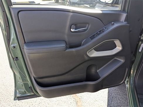 Used 2022 Nissan Frontier SV image 12