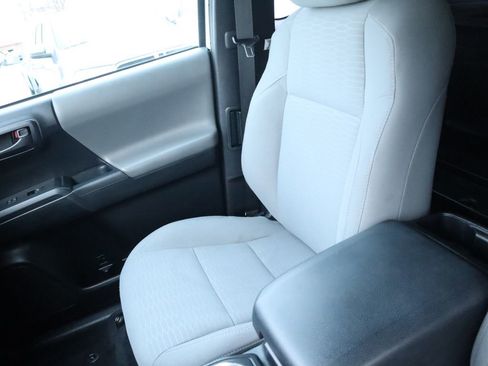 Used 2019 Toyota Tacoma SR image 17