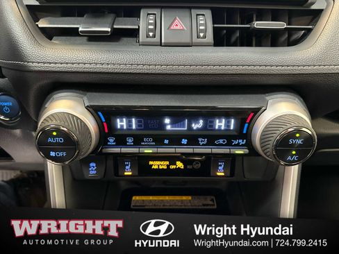 Used 2021 Toyota RAV4 XLE Premium image 28