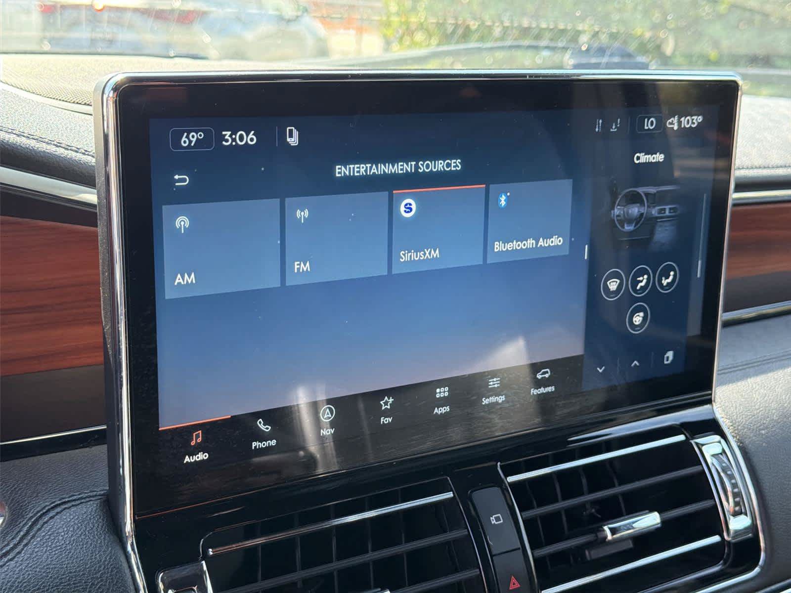 Used 2024 Lincoln Navigator Premiere AWD/4WD image 17