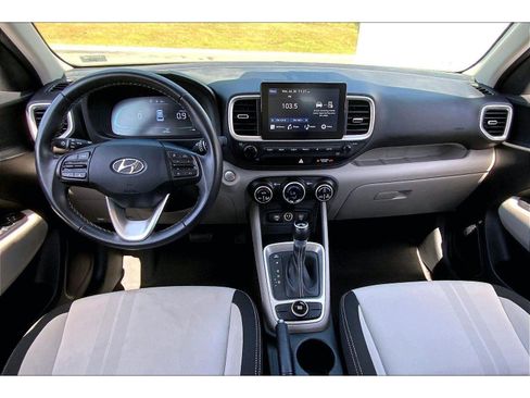 Used 2025 Hyundai Venue SEL FWD image 12