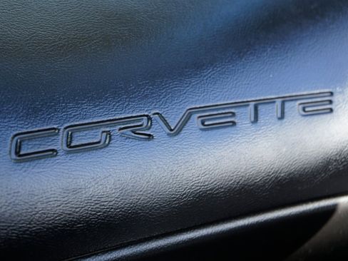 Used 2006 Chevrolet Corvette Coupe w/ Preferred Equipment Group image 38