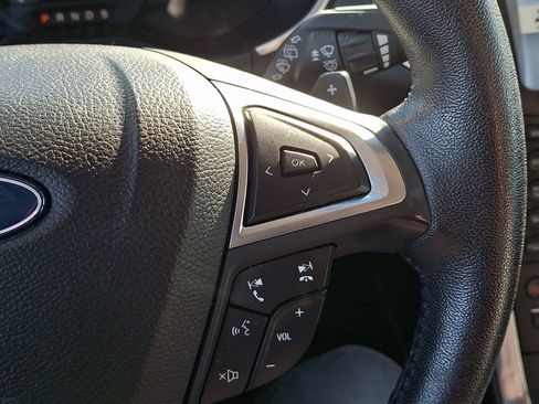 Used 2019 Ford Edge Titanium image 22