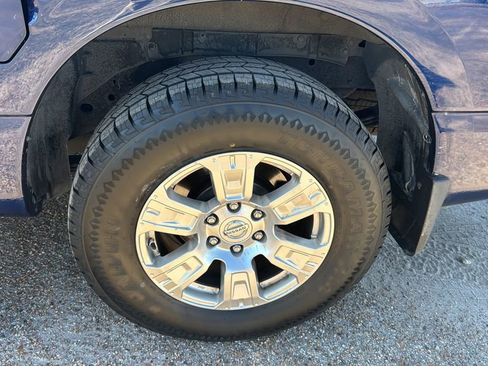 Used 2018 Nissan Titan SV w/ SV Convenience Package image 16