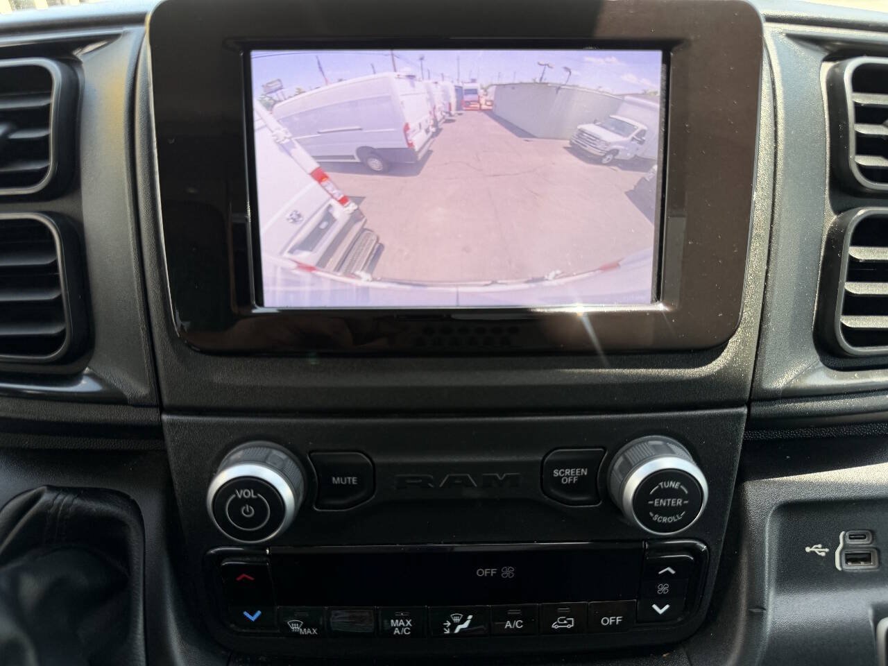 Used 2023 RAM ProMaster 2500 FWD image 8