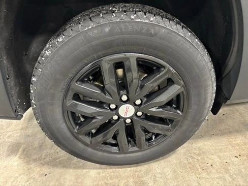 Used 2019 GMC Acadia SLT image 13