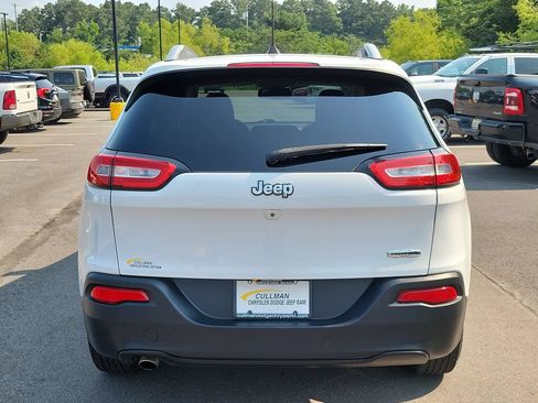 Used 2018 Jeep Cherokee Latitude FWD image 4