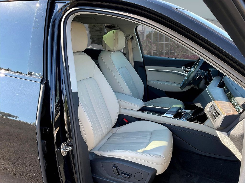 Used 2024 Audi Q8 e-tron Premium AWD/4WD image 30