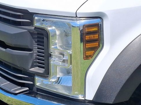 Used 2018 Ford F550 2WD Regular Cab Super Duty image 25