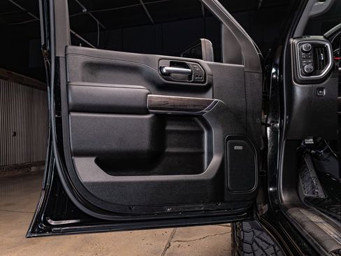 Used 2021 Chevrolet Silverado 2500 LTZ w/ LTZ Plus Package image 32