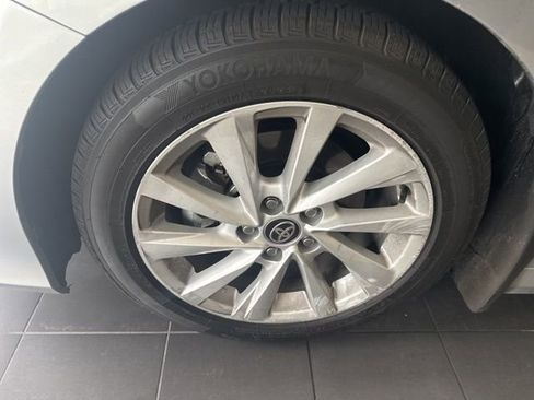 Used 2022 Toyota Camry LE image 2