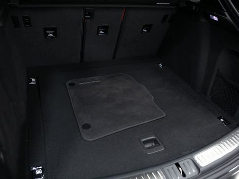 Certified 2025 Porsche Macan image 32