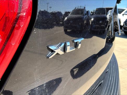 Used 2019 Ford Explorer XLT image 9