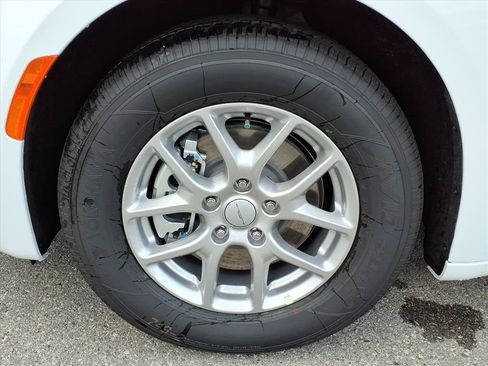 New 2027 Chrysler Pacifica LX FWD image 10