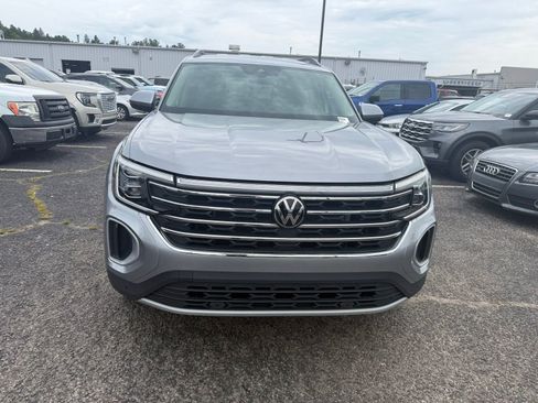 Used 2024 Volkswagen Atlas SE FWD image 2