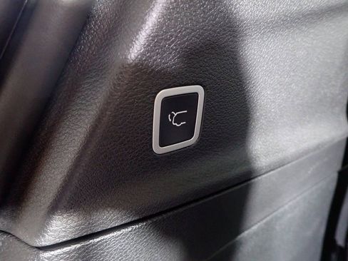 New 2026 Chrysler Pacifica Select w/ S Appearance Package image 17