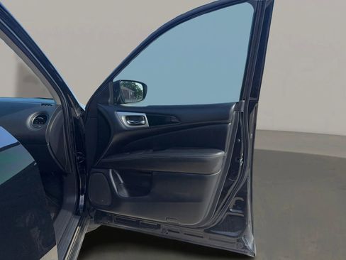 Used 2019 Nissan Pathfinder S image 16