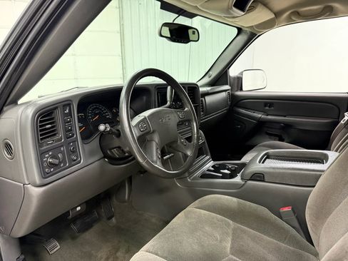 Used 2004 GMC Sierra 2500 SLE w/ Skid Plate Package AWD/4WD image 12