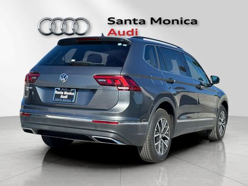Used 2020 Volkswagen Tiguan SE w/ Panoramic Sunroof Package image 2