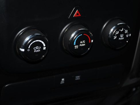 Used 2016 RAM 1500 Classic SLT image 33