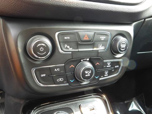 Used 2018 Jeep Compass Limited w/ Navigation Group AWD/4WD image 21