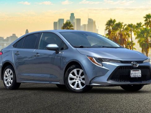 Certified 2022 Toyota Corolla LE FWD image 2