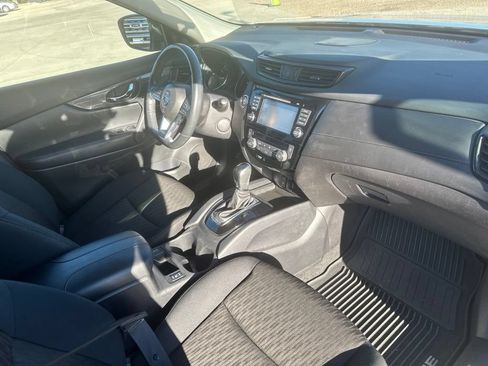 Used 2017 Nissan Rogue SV AWD/4WD image 32