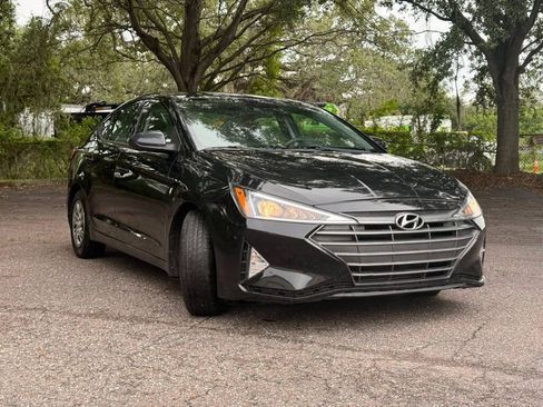 Used 2020 Hyundai Elantra SE w/ Convenience Package (C2) FWD image 2