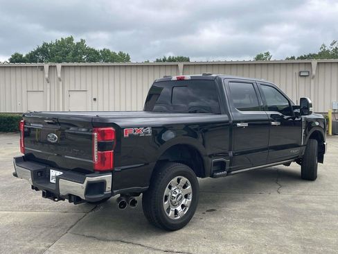Used 2023 Ford F250 Lariat w/ Lariat Ultimate Package AWD/4WD image 3