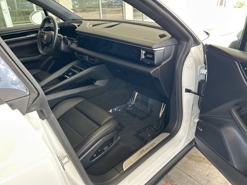Used 2025 Porsche Macan Electric image 23