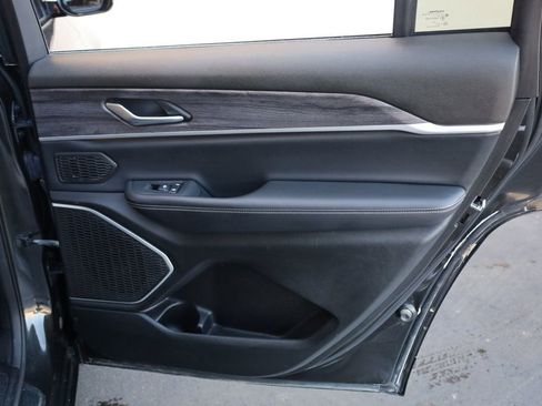 Used 2022 Jeep Grand Cherokee L Limited w/ Trailer Tow Group (B) image 19