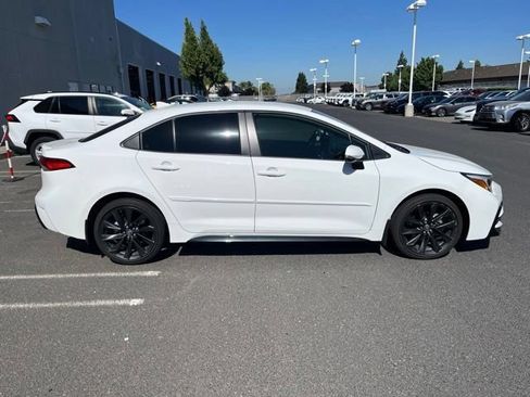 Used 2025 Toyota Corolla SE FWD image 4