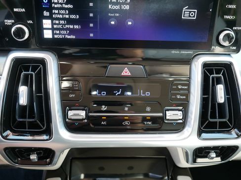 Used 2023 Kia Sorento SX AWD/4WD image 23