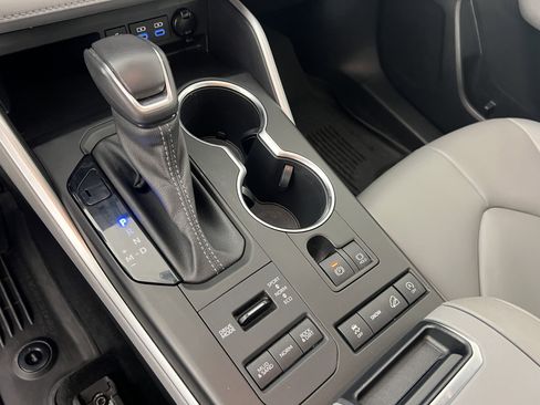 Used 2022 Toyota Highlander XLE image 34