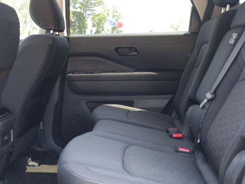 Used 2024 Nissan Pathfinder SV FWD image 24