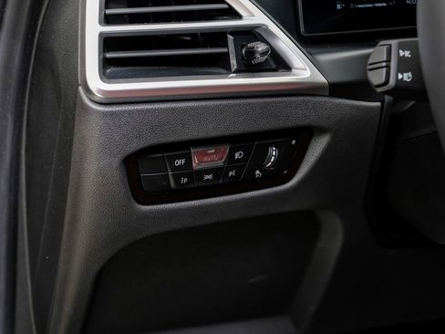 Used 2025 BMW 330i xDrive Sedan w/ Convenience Package image 33