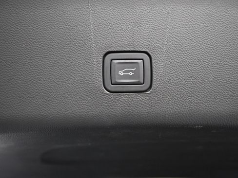 Used 2023 Chevrolet Traverse LT AWD/4WD image 29