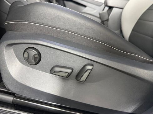 Used 2023 Volkswagen Taos SEL AWD/4WD image 26