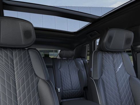 New 2026 Cadillac Lyriq V image 25