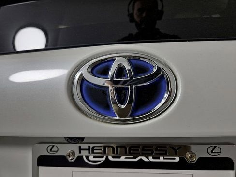 Used 2020 Toyota Prius LE image 29