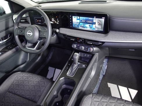 Certified 2025 Nissan Kicks SV w/ Charging Package image 57